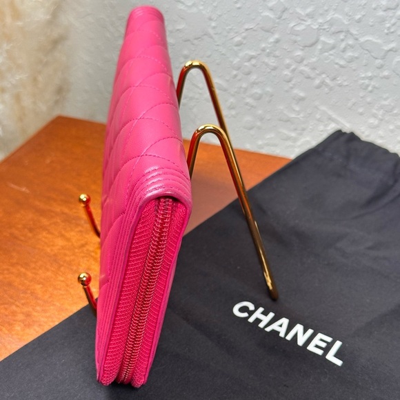 CHANEL le Boy Medium Gusset Zip Around Wallet Black Caviar Leather
Gold CC HW - Picture 3 of 8